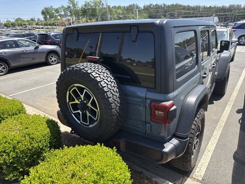 Used 2024 Jeep Wrangler Unlimited Rubicon AWD/4WD image 11
