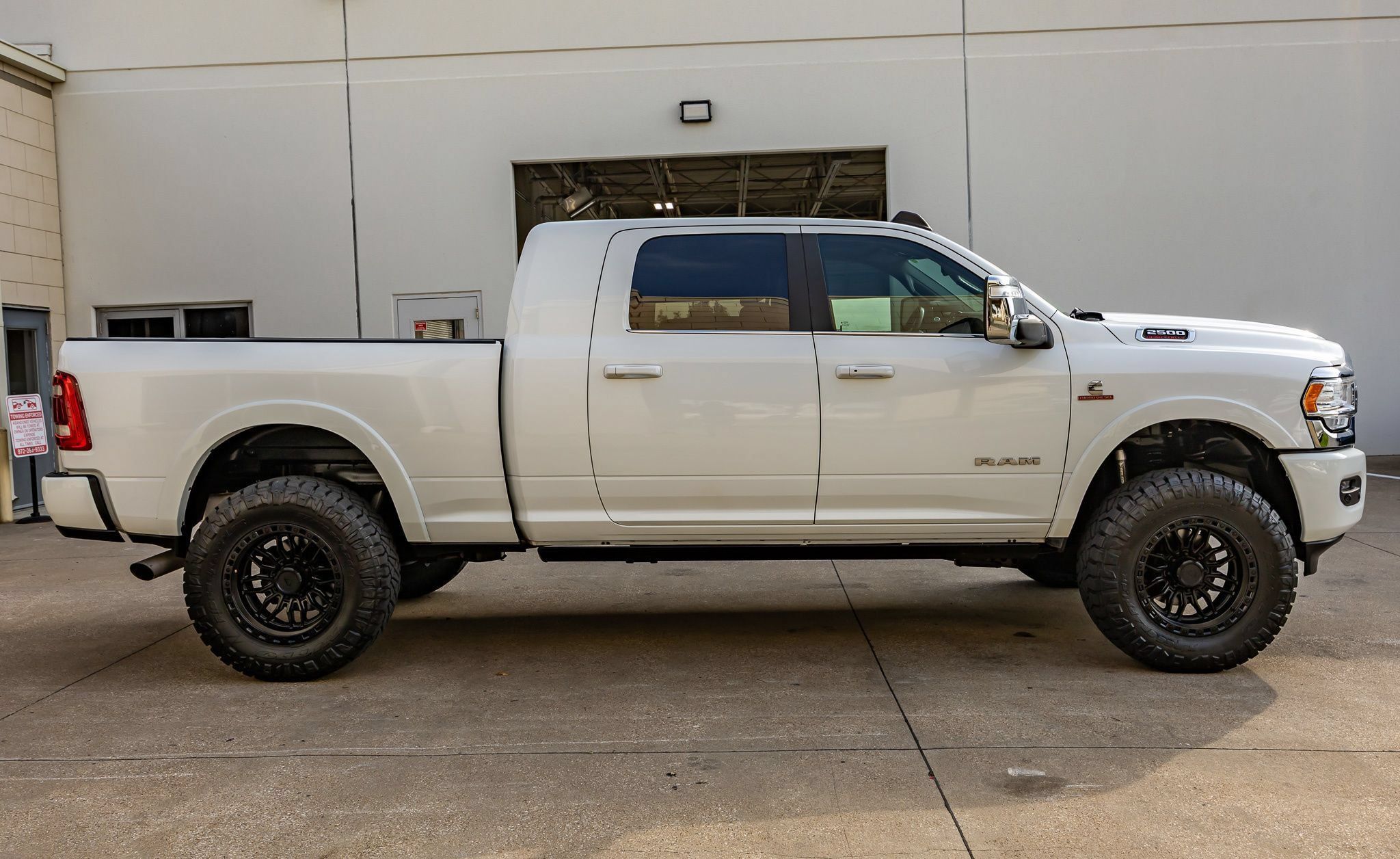 Used 2023 RAM 2500 Limited AWD/4WD image 11