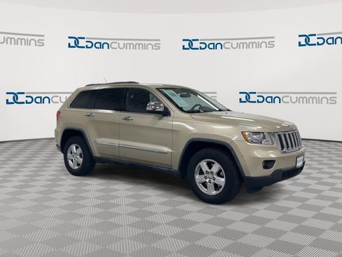 Used 2011 Jeep Grand Cherokee Laredo AWD/4WD image 2
