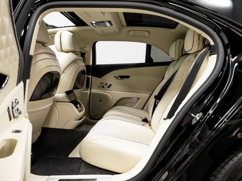 Used 2021 Bentley Flying Spur W12 image 41