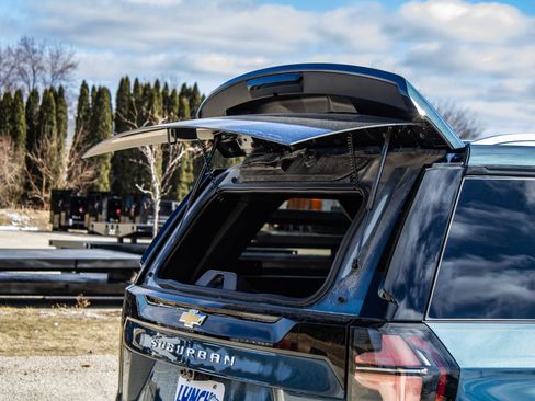 Used 2025 Chevrolet Suburban High Country image 12