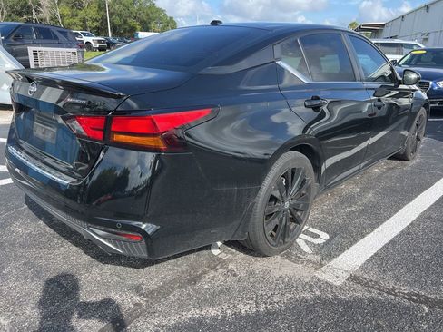 Used 2022 Nissan Altima 2.5 SR w/ Midnight Edition Package FWD image 4