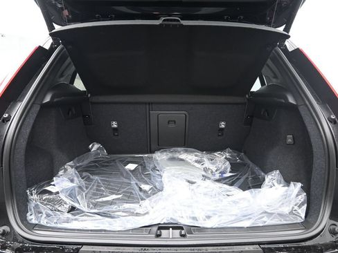 New 2026 Volvo XC40 B5 Plus w/ Protection Package Premier AWD/4WD image 25