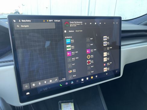 Used 2021 Tesla Model S Plaid image 35