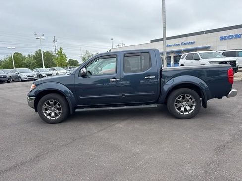 Used 2015 Nissan Frontier SL w/ Moonroof Package AWD/4WD image 12
