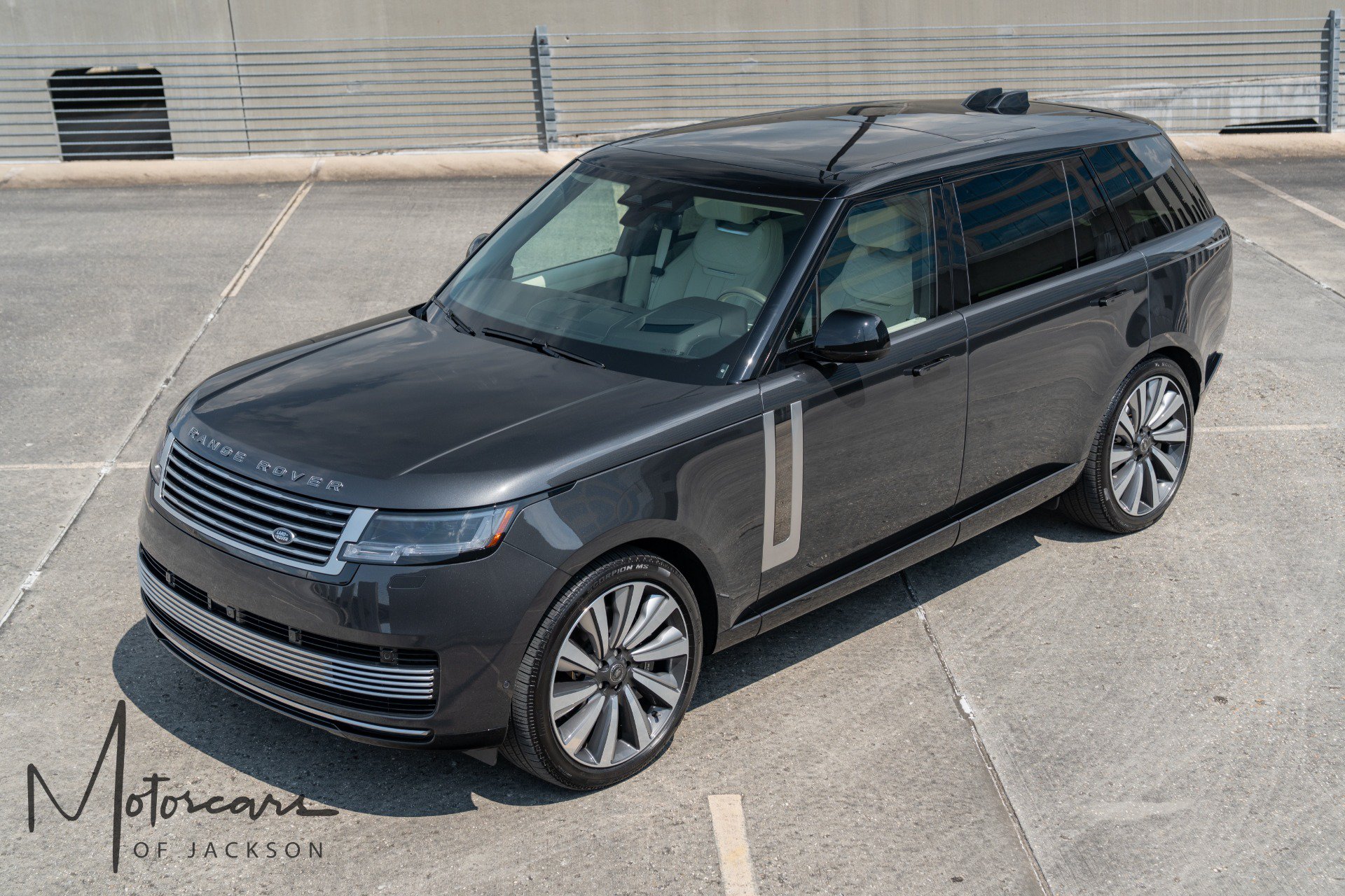 Used 2025 Land Rover Range Rover SV AWD/4WD image 36