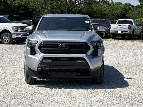 Used 2025 Toyota Tacoma SR5 AWD/4WD image 2