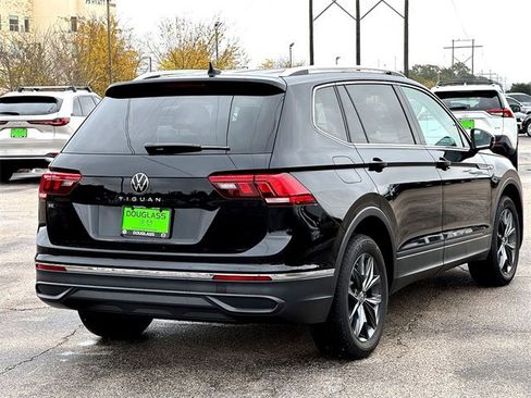 Certified 2024 Volkswagen Tiguan SE image 8