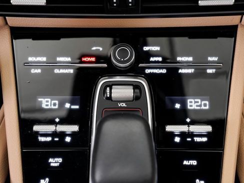 Used 2023 Porsche Cayenne Platinum Edition image 20