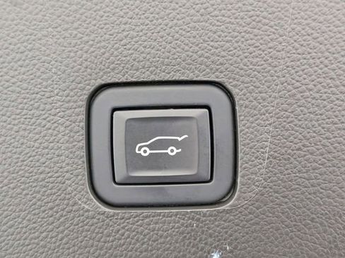 Certified 2023 Chevrolet Traverse LT w/ LPO, Floor Liner Package image 31