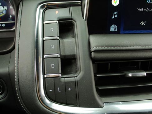 Used 2022 Chevrolet Tahoe Z71 w/ Luxury Package image 31