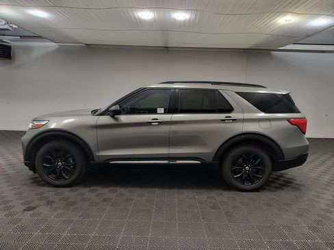 Used 2020 Ford Explorer XLT w/ Equipment Group 202A AWD/4WD image 2
