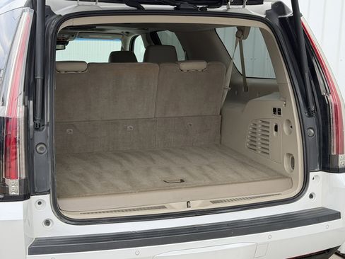 Used 2018 Cadillac Escalade ESV Premium Luxury image 7