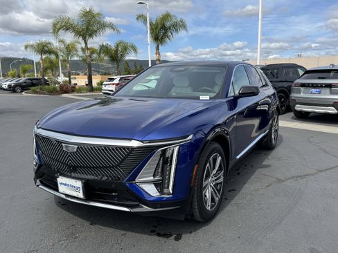 Used 2024 Cadillac Lyriq Luxury AWD/4WD image 4