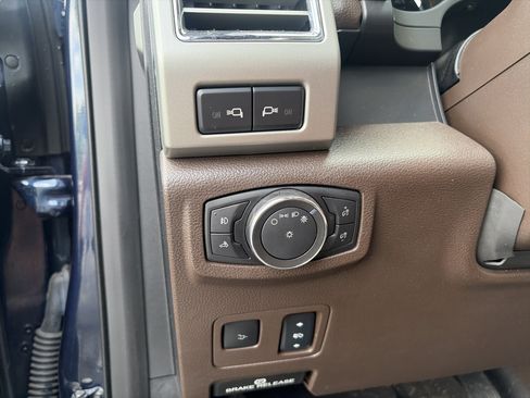 Used 2018 Ford F250 King Ranch w/ King Ranch Ultimate Package AWD/4WD image 23