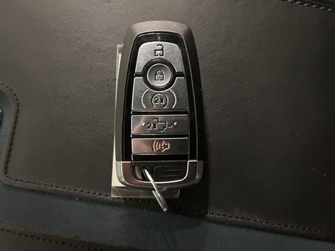 Used 2024 Ford F150 Platinum w/ FX4 Off-Road Package image 28