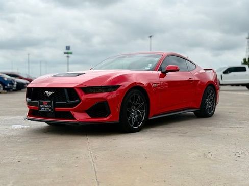 Used 2025 Ford Mustang GT Premium w/ GT Performance Package RWD image 4