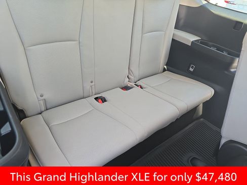 Used 2025 Toyota Grand Highlander AWD image 19