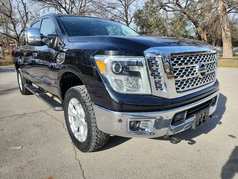 Used 2016 Nissan Titan SL image 1