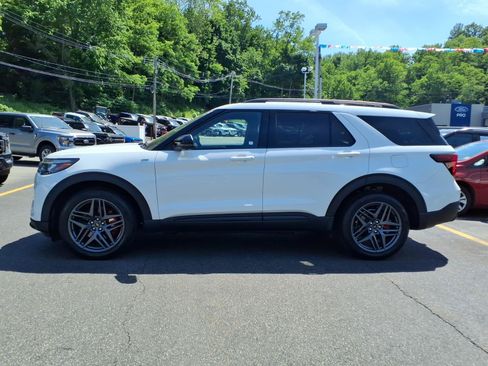 Certified 2025 Ford Explorer ST-Line w/ Premium Package AWD/4WD image 5