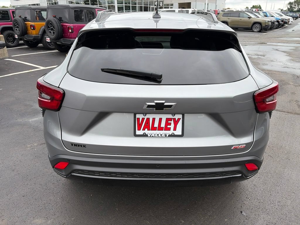 Used 2025 Chevrolet Trax RS w/ Driver Confidence Package FWD image 5