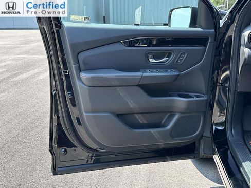 Certified 2025 Honda Pilot TrailSport image 5