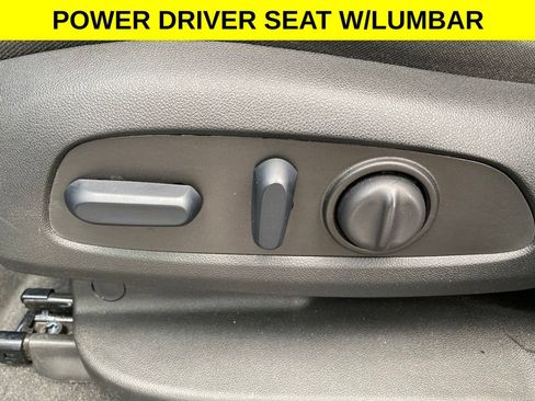 Used 2025 Chevrolet Blazer LT FWD image 11