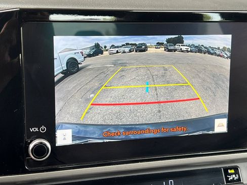 Used 2025 Toyota Camry SE FWD image 18
