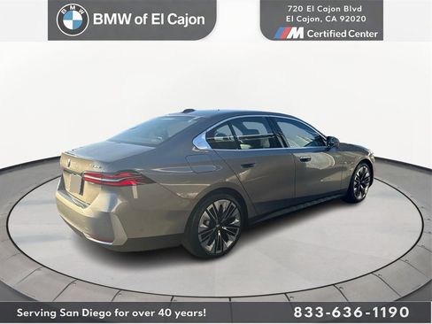 Used 2025 BMW 530i xDrive w/ Premium Package image 4