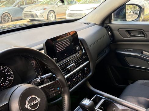 Used 2025 Nissan Pathfinder SV image 30
