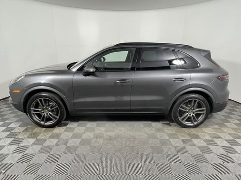 Certified 2022 Porsche Cayenne image 2