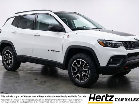 Used 2025 Jeep Compass Trailhawk AWD/4WD image 1