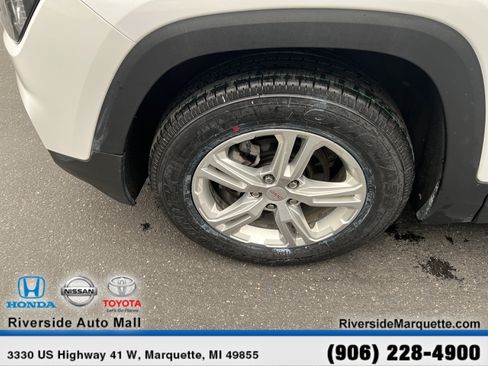 Used 2022 GMC Terrain SLE w/ Driver Convenience Package AWD/4WD image 11