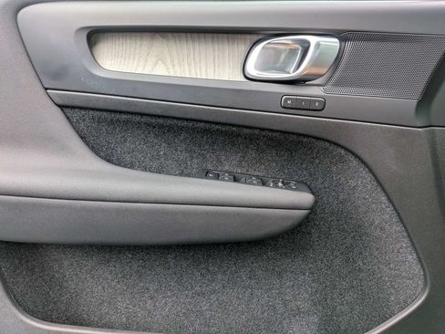 Certified 2023 Volvo XC40 B4 Plus w/ Protection Package Premier FWD image 30