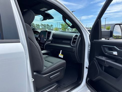 Used 2026 RAM 1500 4x4 Crew Cab image 40
