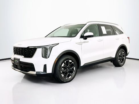 Used 2024 Kia Sorento S image 3