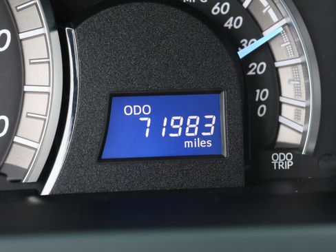 Used 2014 Toyota Camry L image 20