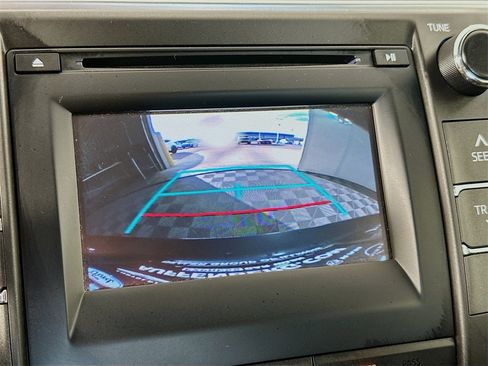 Used 2016 Toyota Camry LE image 13