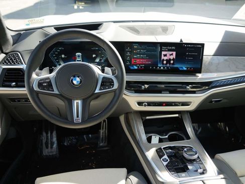 Used 2026 BMW X7 M60i image 7