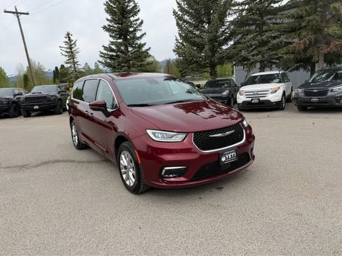 Used 2023 Chrysler Pacifica Touring-L AWD/4WD image 6