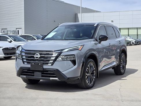 Used 2025 Nissan Rogue Platinum w/ Tech Package image 6