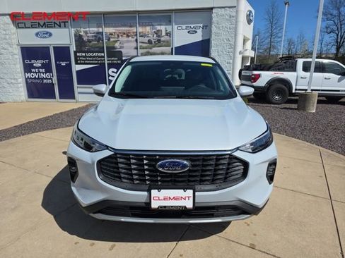 New 2025 Ford Escape SE image 2