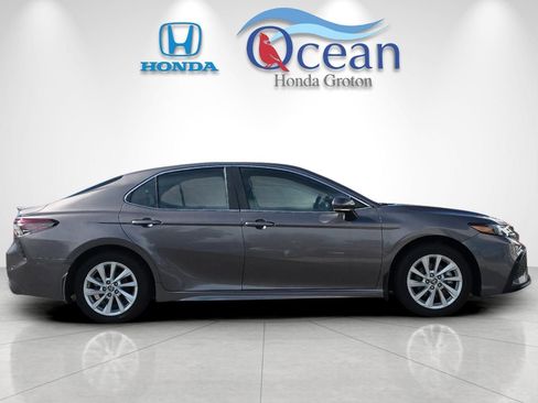 Used 2023 Toyota Camry SE FWD image 2