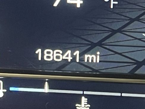 Used 2024 GMC Yukon Denali image 32