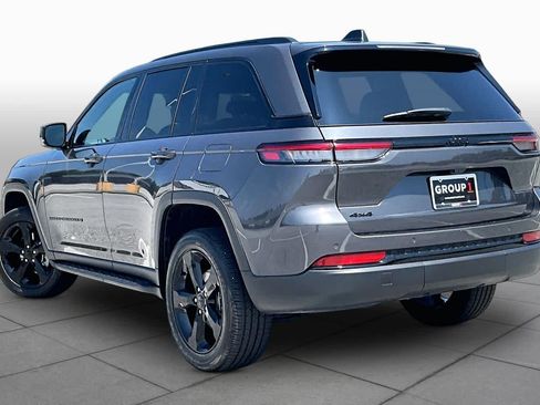 Used 2023 Jeep Grand Cherokee Altitude AWD/4WD image 12