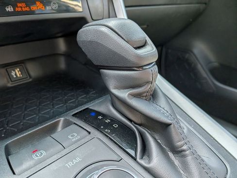 Used 2025 Toyota RAV4 XLE AWD/4WD image 19