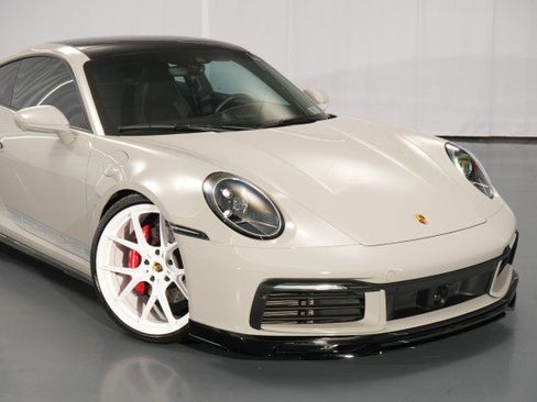 Used 2020 Porsche 911 Carrera 4S AWD/4WD image 17