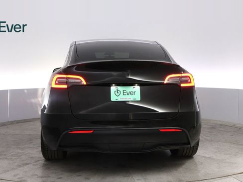 Used 2022 Tesla Model Y Performance image 15