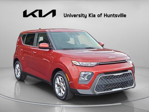 Used 2022 Kia Soul LX w/ Technology Package FWD image 1