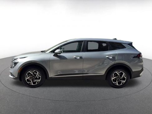 Used 2025 Kia Sportage LX FWD image 9